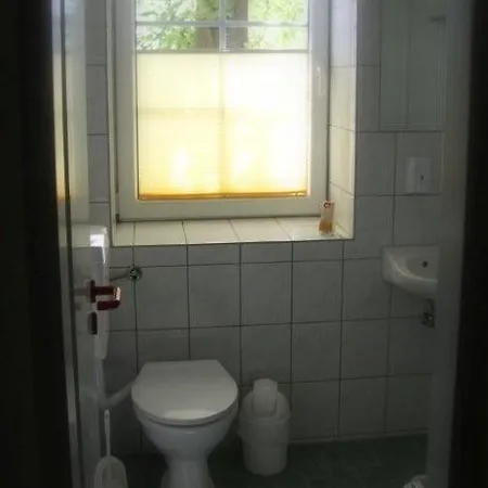 Landpension Strenz - Monteurunterkunft ホテル 2*