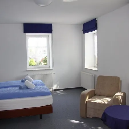 ホテル Landpension Strenz - Monteurunterkunft Lüssow